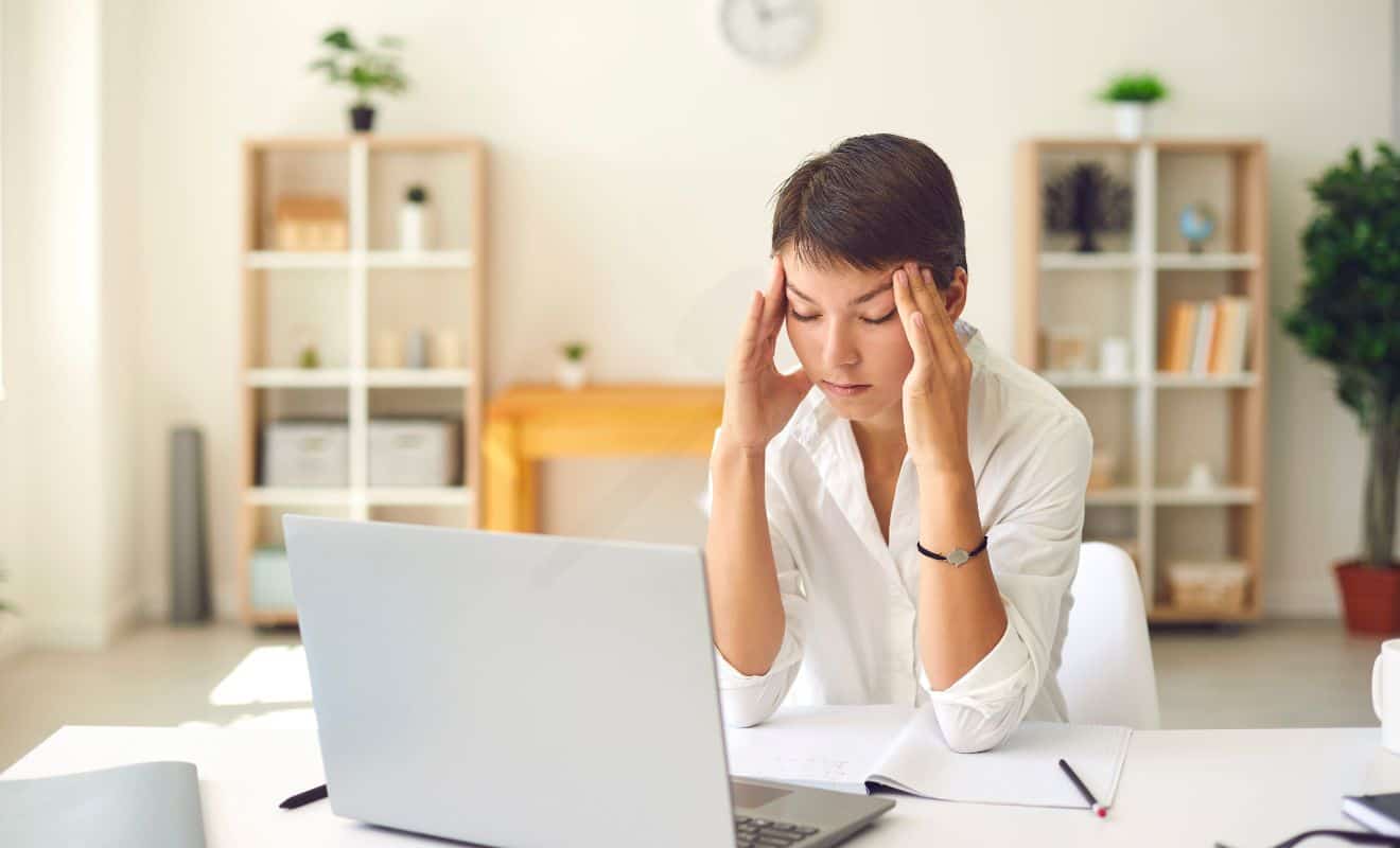 Someone reading bad legal advice online. Don't fall for bad divorce advice.